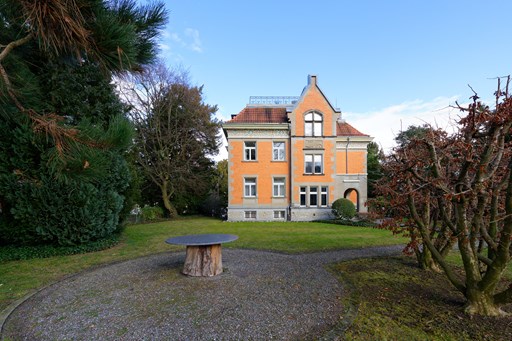 Oberrieden: Herrschaftlich Wohnen in der Villa Sonnenbühl